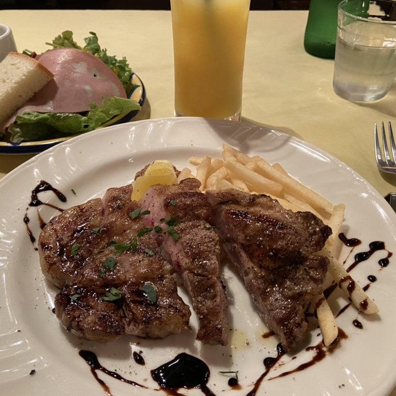 ロイヤル三元豚肩ロースのグリルステーキ200g(Trattoria La Grotta)