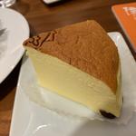 チーズケーキ(りくろーおじさんの店なんば本店)