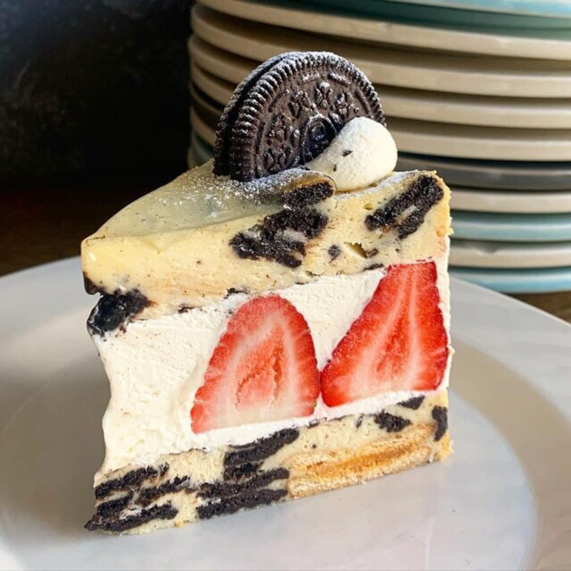 オレオストロベリーチーズケーキ(A WORKS)