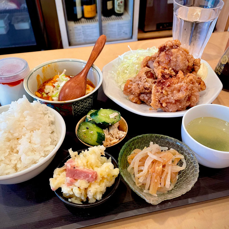 鳥の唐揚げ定食(あかんぼ 三軒酒屋)