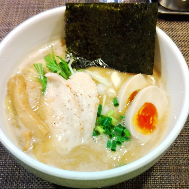 鶏白湯ラーメン(濃厚鶏白湯専門 らーめん志 cocoro
)