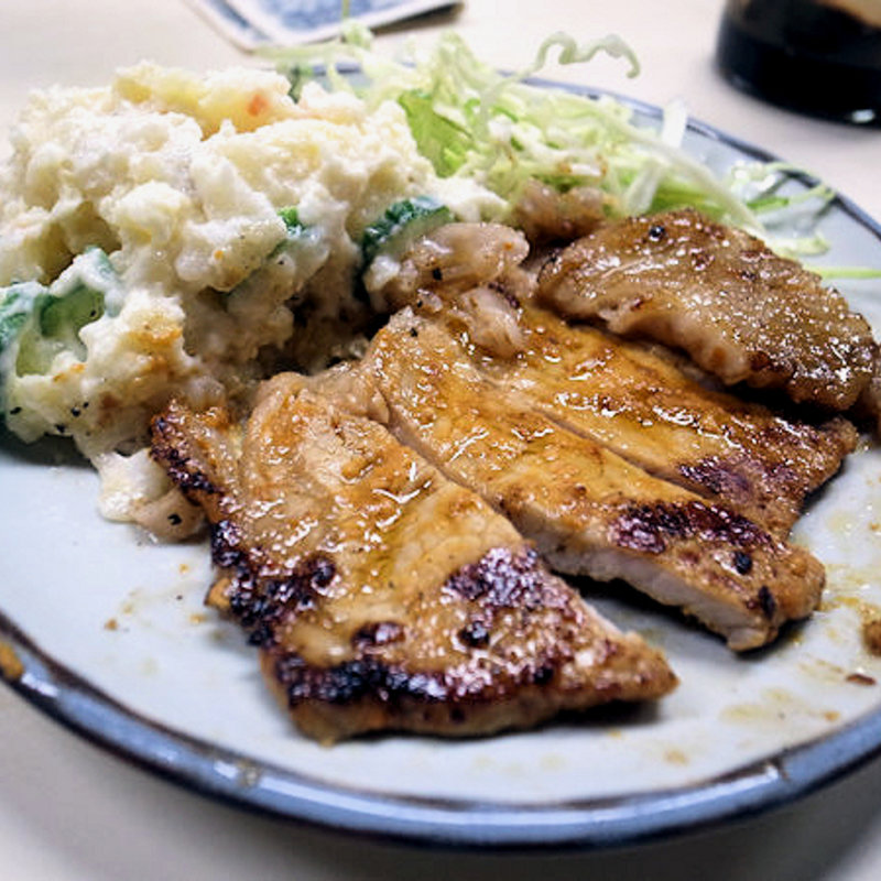 豚ロースみそ漬け焼（ポテトサラダ付）(立飲スタンド 三楽)