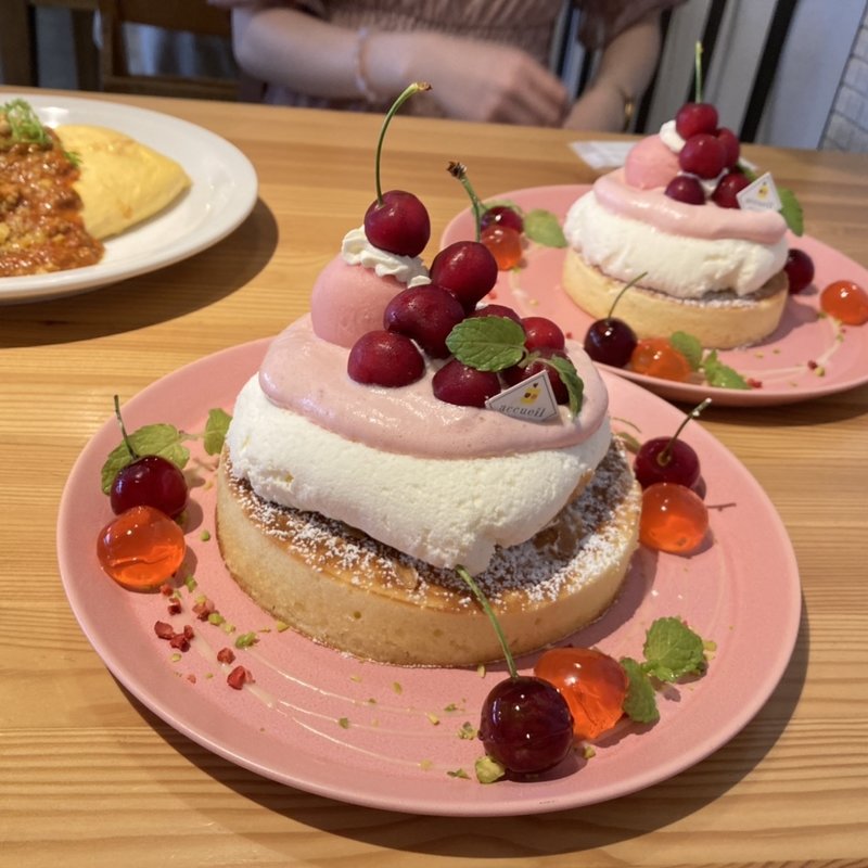 さくらんぼレアチーズパンケーキ(カフェ アクイーユ 恵比寿)