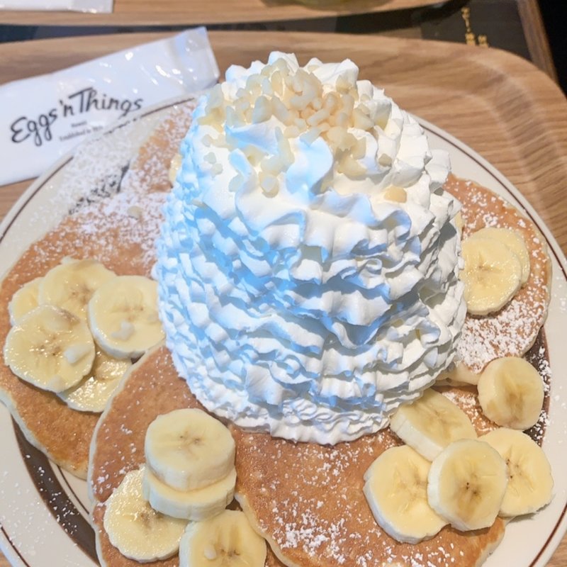 バナナホイップクリームとマカダミアナッツ(Eggs ’n Things Coffee 柏 髙島屋ステーションモール店)