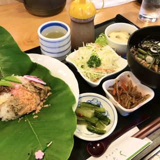ほお葉寿司定食(グルメリアきらく )