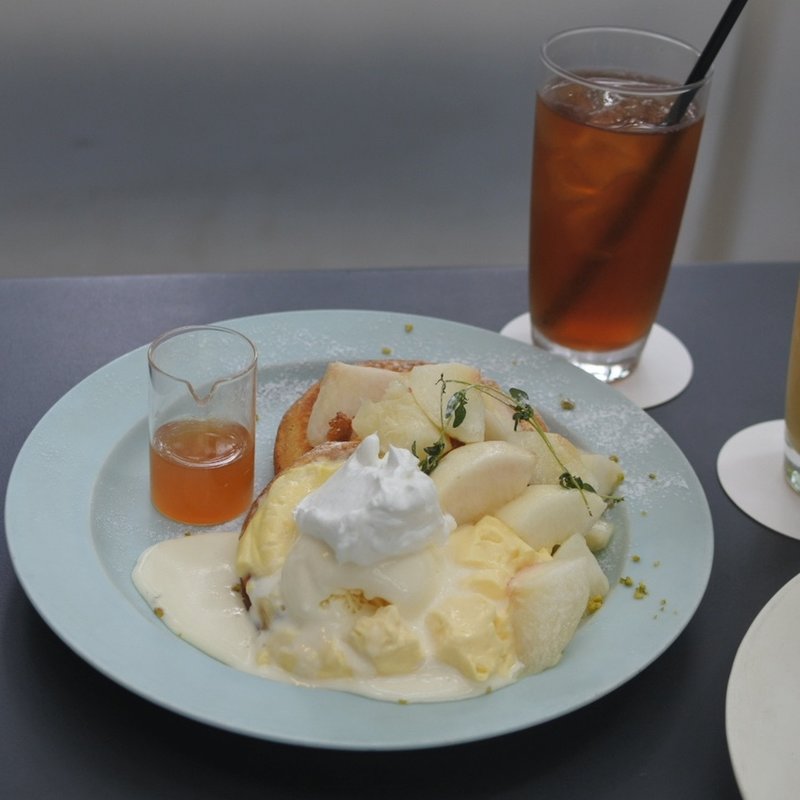 ごろごろフレッシュ桃と カスタードクリームのパンケ(bibbaR（ビブバール）)