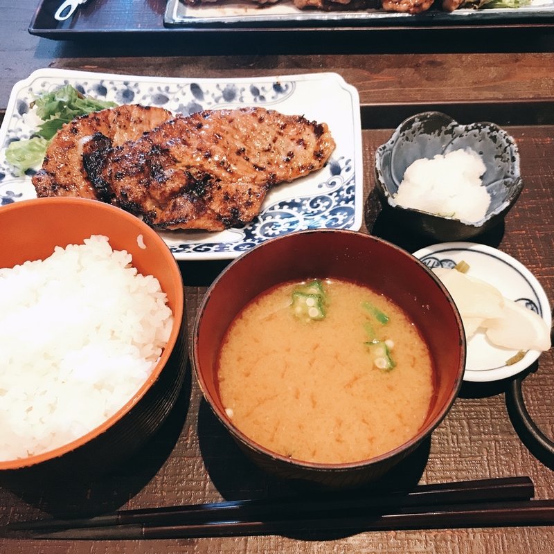 豚肩ロースみそ漬け定食(炭火焼専門食処 白銀屋)