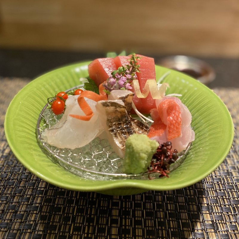 造里　鮮魚見繕い四種(本鮪、ヒラメ、太刀魚の炙り、金目鯛)(和牛と美野菜 行光)