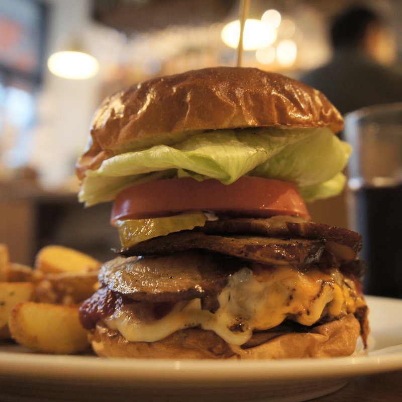 ベーコンチーズバーガー(ハルダイナー)