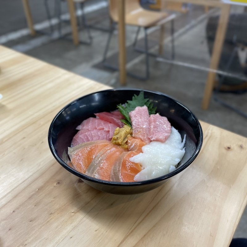 マイ海鮮丼(塩釜仲卸市場 マイ海鮮丼コーナー )