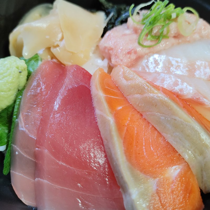 海鮮四種丼(目利きの銀次 両国駅前店)