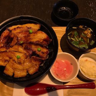 十勝名物！ 豚丼定食(ダイニングカフェ ヨシミ 調布パルコ店 （Dining cafe YOSHIMI）)