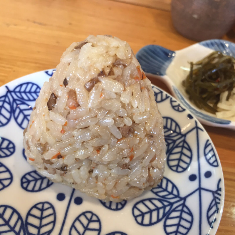 かしわ おにぎり(手打ちうどん よしの )