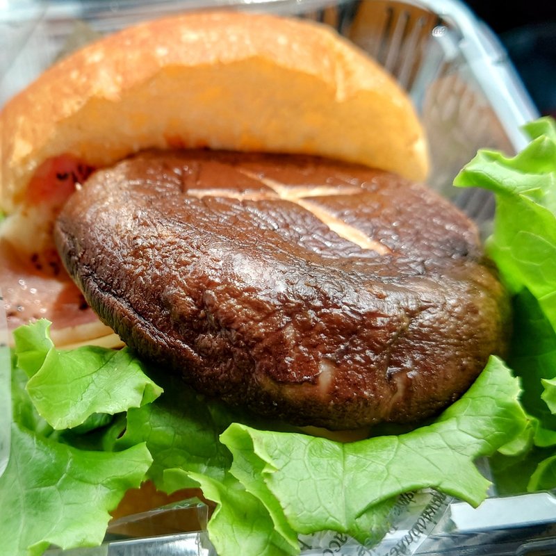 椎茸バーガー(平尾の森パン工房　Reve)