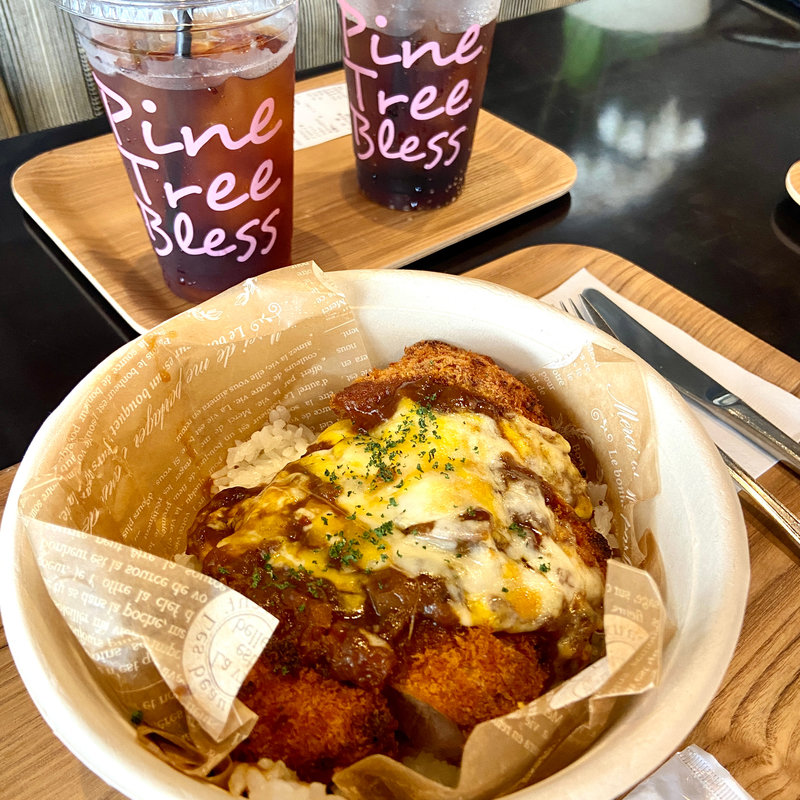 低温調理ロースカツのデミカツチーズ丼(29cafeパインツリープレス)