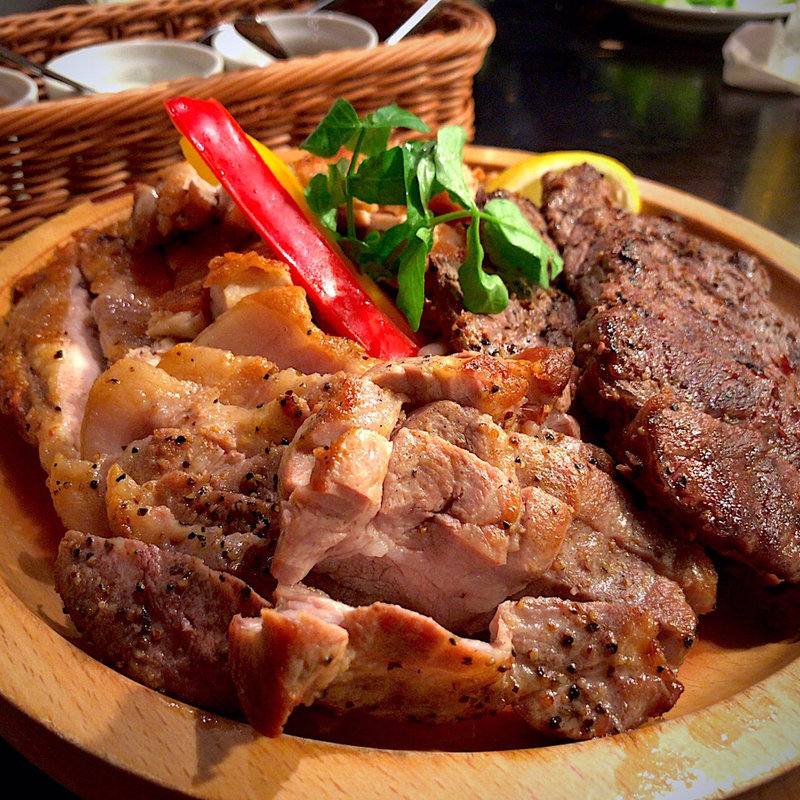 肉メガ盛1kg(東口ミート酒場 )