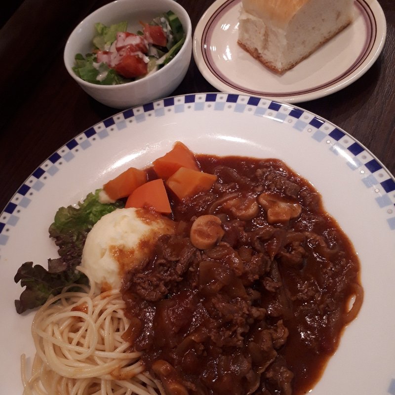 日替わりランチ　月曜日ハッシュドビーフとフォカッチャおかわり自由(イタリアンキッチン テラッツァ)