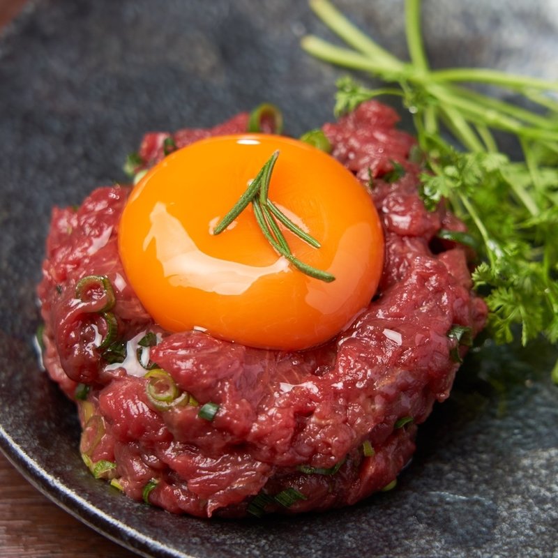 馬刺しユッケ(ぶれゑめん)