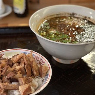 黒胡麻担々麺とルーローファン(玉春 二子玉川)