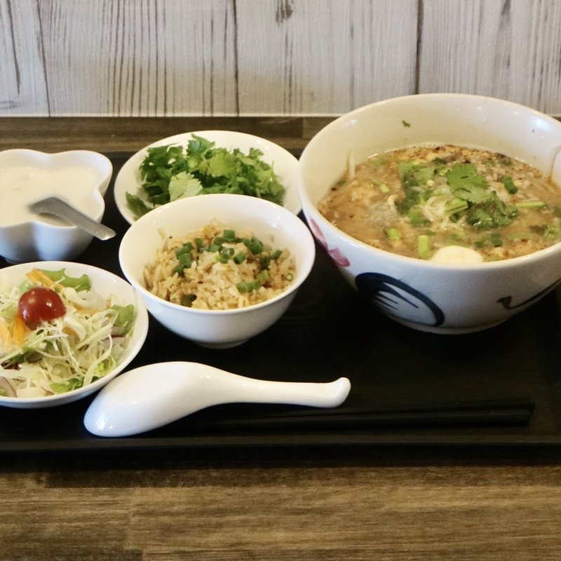 トムヤムムーラーメンセット(バーンタイ台所)