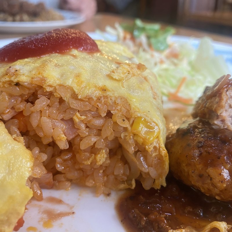 オムライスとハンバーグ(チロル )