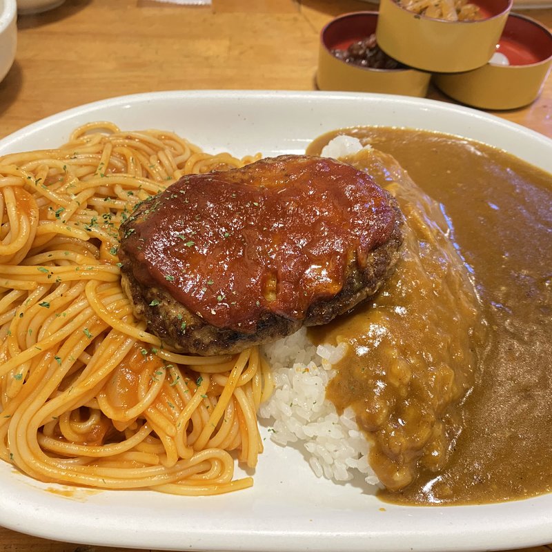 ハンバーグとナポリタンとカレーライス(カレー専門店　パピー 元住吉駅前店 )