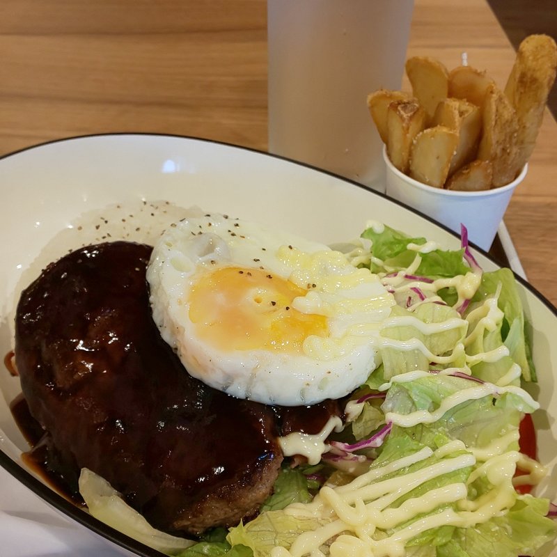 ハワイアンロコモコ(万国茶屋

)