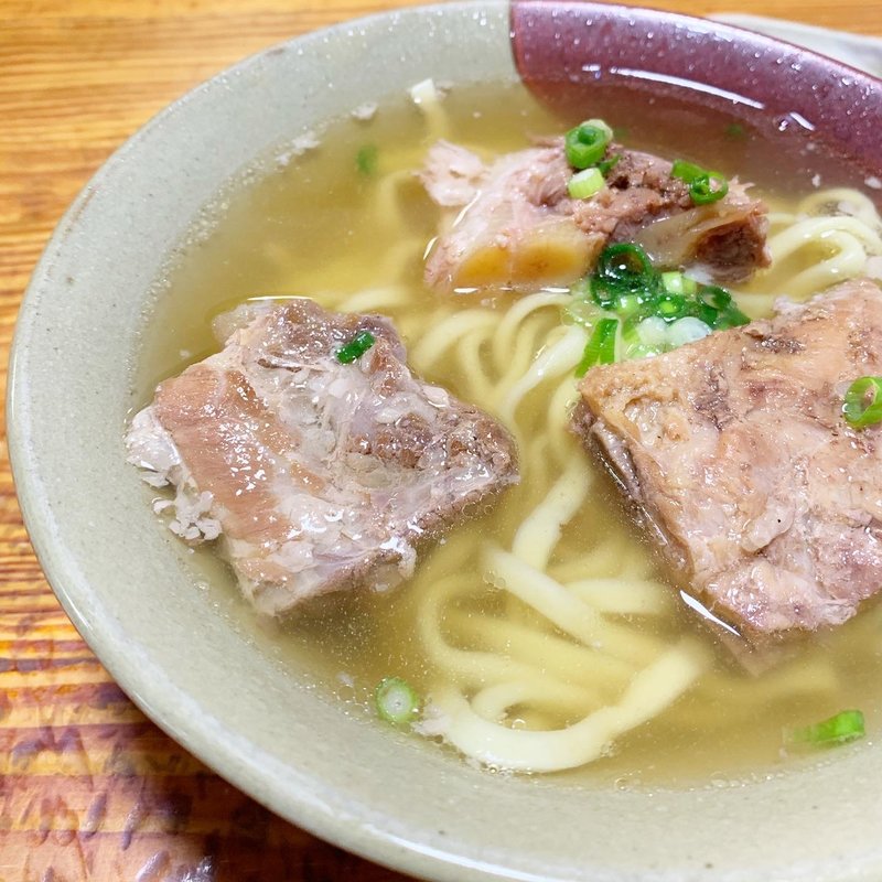 ソーキそば（小）(我部祖河食堂 本店 （がぶそがしょくどう）)