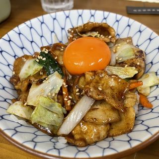 月見スタミナ焼肉丼(ラーメン専科 竹末食堂)