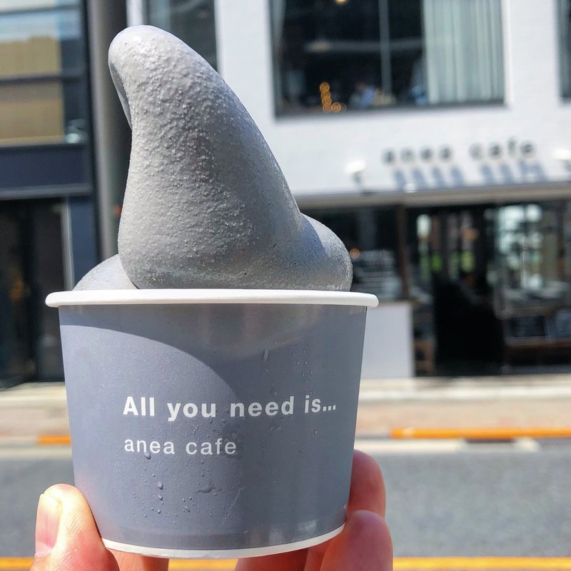 黒ごまソフトクリーム(anea cafe 白金店)