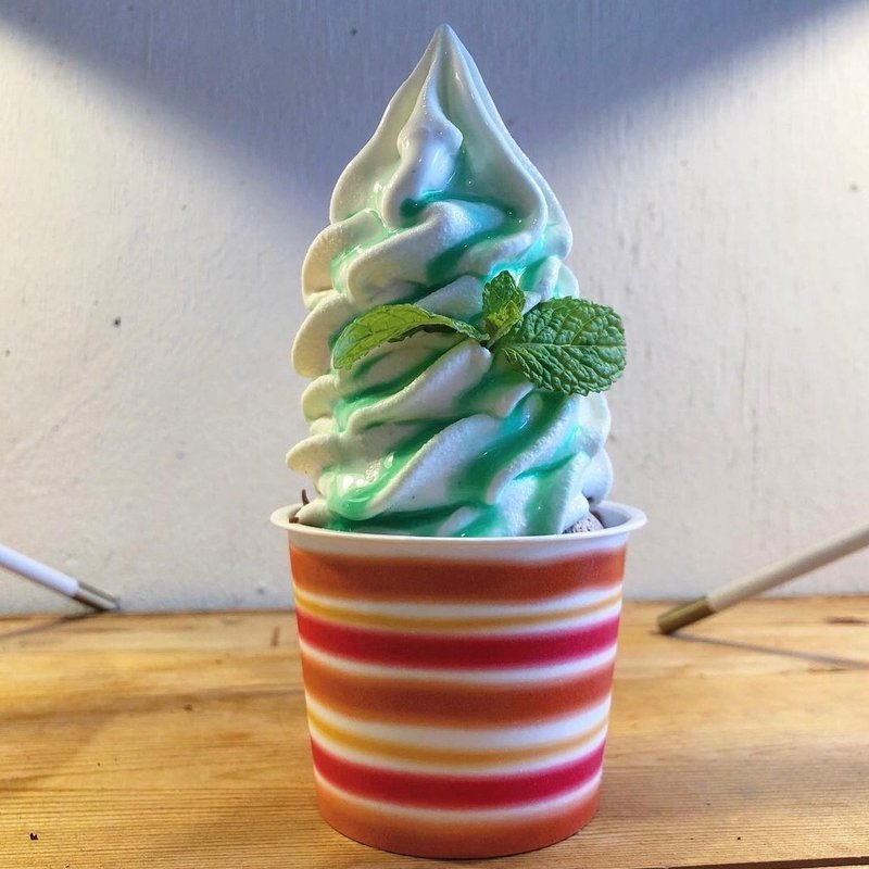 濃厚バニラソフト(ミント)(ツルカフェ)