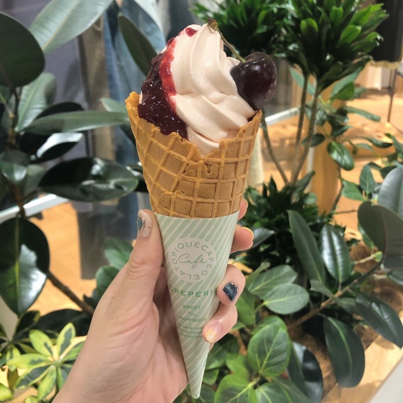 アメリカンチェリーソフトクリーム(ジェラート ピケ カフェ クレープ リー)