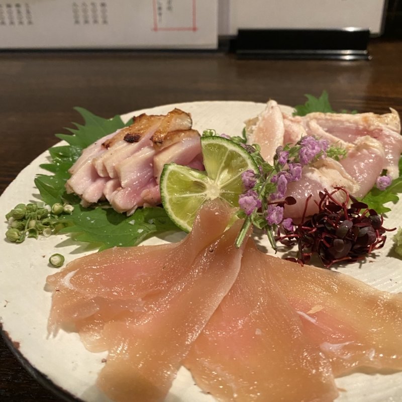 鳥刺身盛り合わせ(丹波京黒鶏 かね辰)