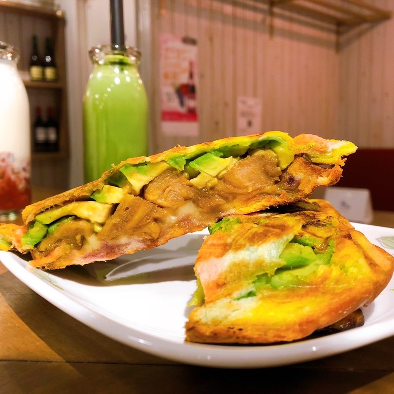 チキンテリヤキアボガドチーズ﻿(タイガーリリー喫茶 七縁南海難波店)
