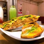 チキンテリヤキアボガドチーズ﻿(タイガーリリー喫茶 七縁南海難波店)