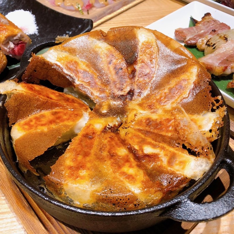 鉄鍋餃子(酒場一幸舎 お初天神店)