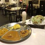  【カレーが選べるナンカレーセット（B）】カレー1種・プレーンナン・ウコンライス(神戸Aarti あべのルシアス店 （アールティー）)