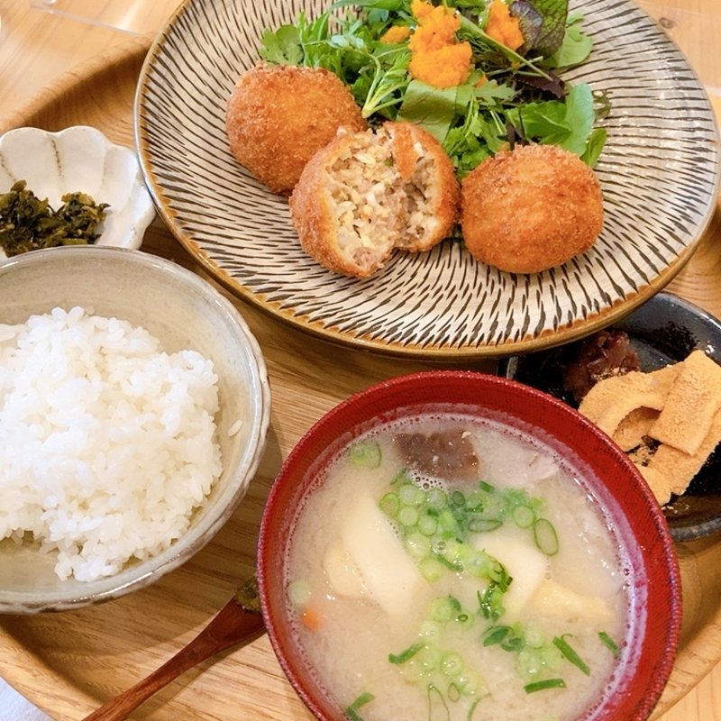 親鶏ミンチ定食(やせうまだんご汁とおやつ日日花)