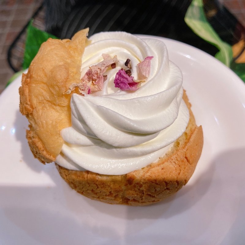 フラワークリームパフ(青山フラワーマーケット ティーハウスアトレ吉祥寺店)