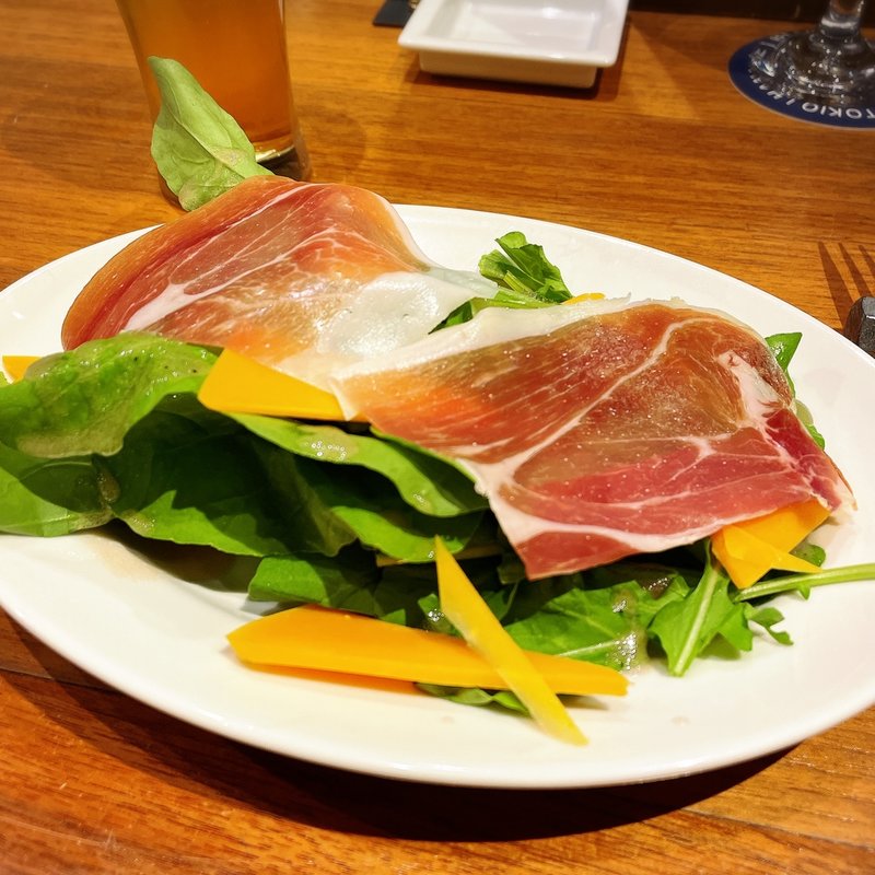 生ハムとルッコラのサラダ(ビストロ BISTRO CLASSIQUE BLOCKS DE GAMIN 中目黒 カジュアルフレンチ)