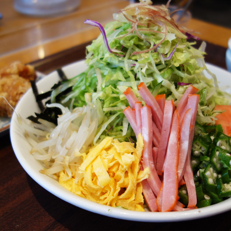 野菜たっぷり冷やし中華 ゴマダレ(キッチン 中田中)