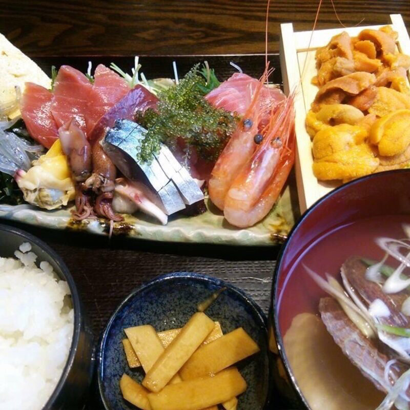 箱うに付日替り刺身定食(さかなや 市場食堂)