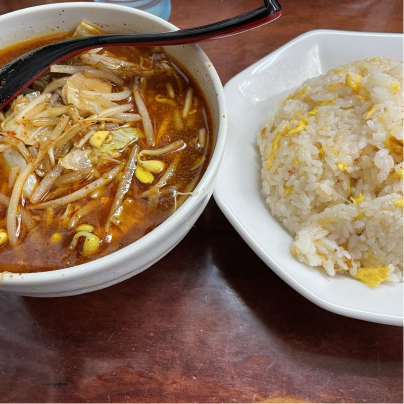 かにチャーハンとハーフ辛唐麺(まぐろラーメン大門)