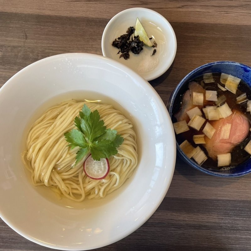 鰹昆布水つけ麺醤油(自家製麺 鶏冠 （トサカ）)