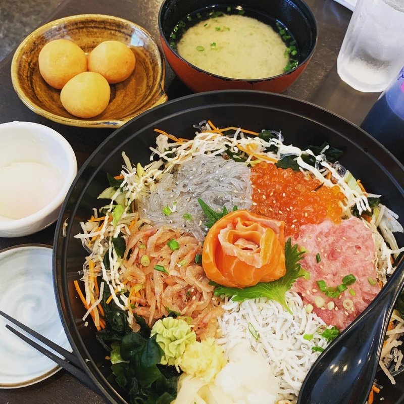 6色丼(しらす問屋とびっちょ 江の島弁財天仲見世通り店)