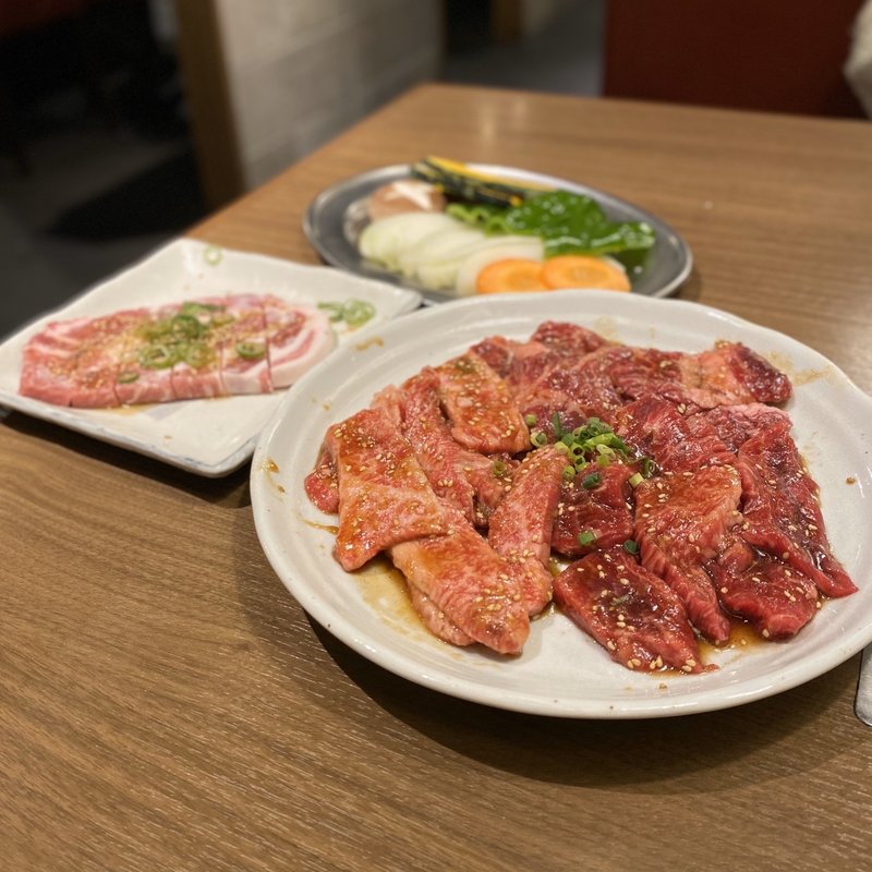 にぎわいセット(和牛カルビ、和牛ロース、ハラミ、豚ロース、焼野菜)(大香園)