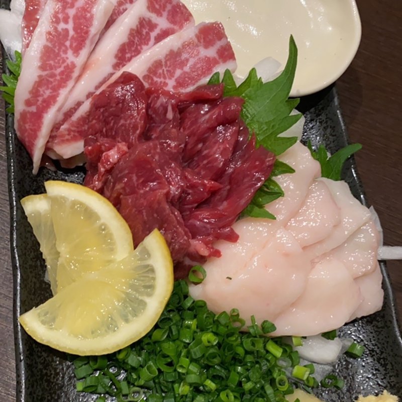 馬刺し三種盛り(みらいキッチン)