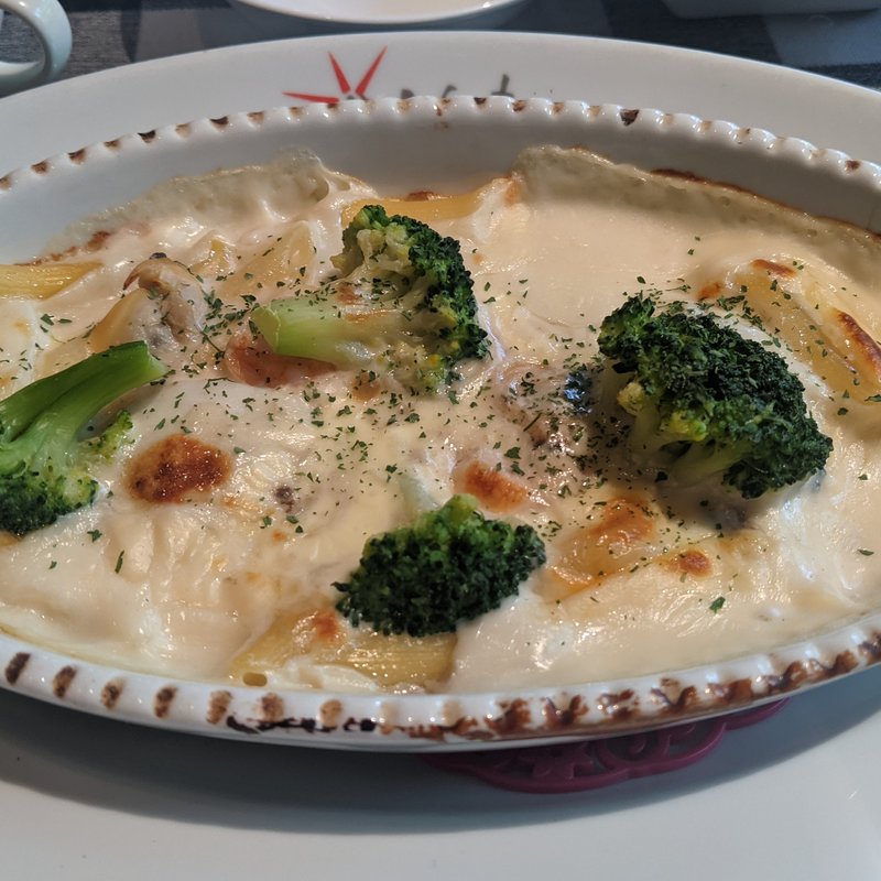 ミックスシーフードとブロッコリーのアンチョビクリーム　ペンネグラタン(イルキャンティ 大崎)