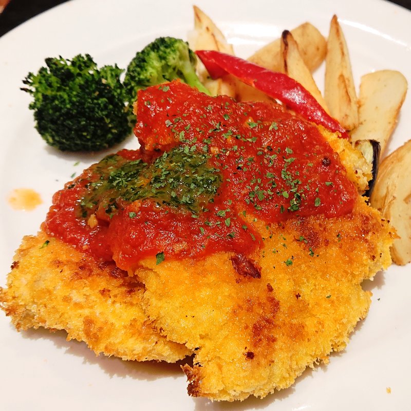 チキンカツレツ フィレンツェ風バジル風味トマトソース(BISTRO309ラゾーナ川崎店)