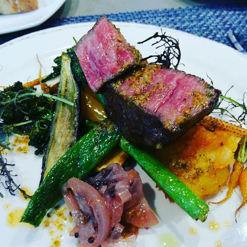 ランチコースB メイン 備前黒牛赤身肉のロースト カフェドパリ風(A LA CIVETTE)